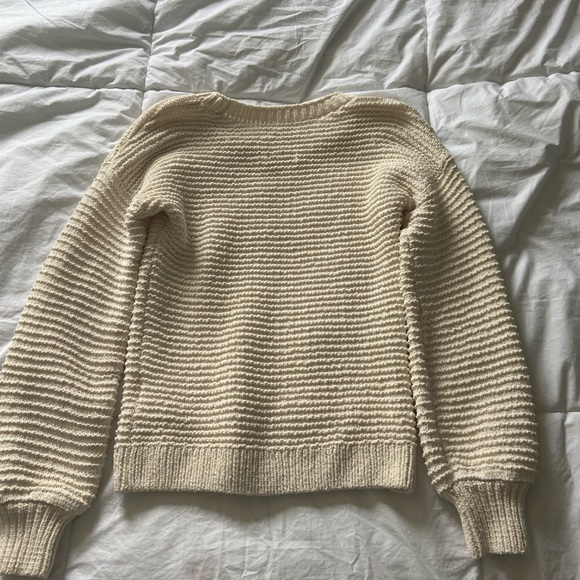 Small Abercrombie & fitch cream colored sweater - Picture 5 of 8